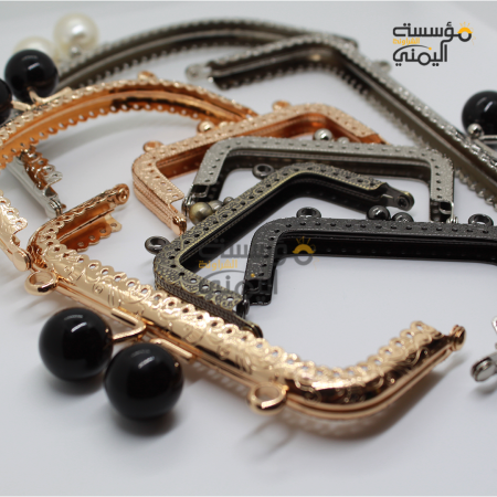 ايطار قفل او مسكة او مفتاح شنطة معدن مع خرزة مستطيل الشكل
